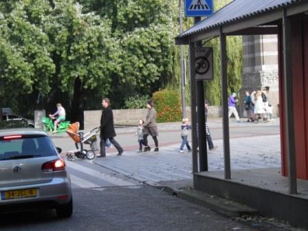 Er staan borden, maar soms ze zijn erg goed verstopt (Foto Hoek Doessingel/Stationsweg) Hier