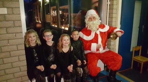Sinterklaasfeest 2016 De kijkavond voorafgaand aan het sinterklaasfeest werd dit jaar goed bezocht en bood de kinderen al veel voorpret.