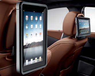 Ontspannen onderweg met geavanceerde apparatuur aan boord. 01 ipad -integratie plus achter Met het comfortabele dockingstation kunt u uw ipad ergonomisch en veilig in uw Mercedes-Benz gebruiken.