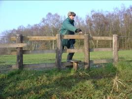 uitgegaan van een breedte van 3 meter; Het wandelpad vormt een onderdeel van een doorgaande en/of openbare wandelstructuur; Het wandelpad moet 364 dagen per jaar opengesteld zijn van zonsopgang tot