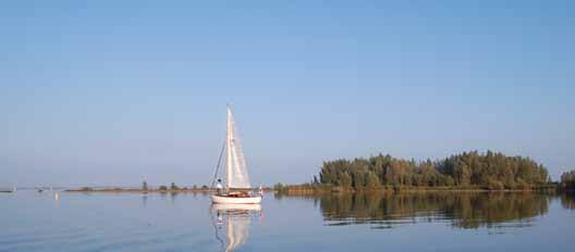 Het fraaie landschap kan men als wandelaar of fietser vanaf het pad over de Grienedyk goed overzien en beleven. De polder Potskar ligt tussen de Grienedyk en het Sneekermeer.