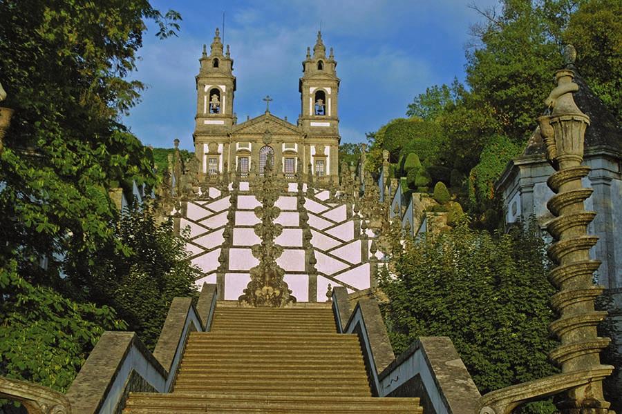 U kunt zich uren vermaken met het bewonderen van dit Portugese fenomeen. Vergeet hierbij absoluut niet om het treinstation van São Bento binnen te lopen.