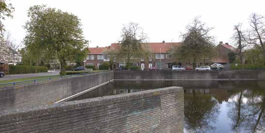 De rechte singel met stenen kademuur aan het Veenendaalplein en langs de Wilgenlaan stamt duidelijk van voor de oorlog.