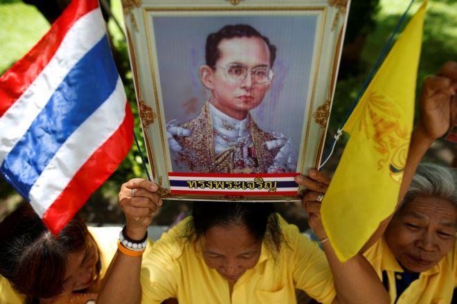 lekker koel, maar heeft ook zo zijn nadelen. Overlijden koning Bhumhibol Op 13 oktober werd heel Thailand opgeschrikt met het bericht dat koning Bhumibol is overleden.