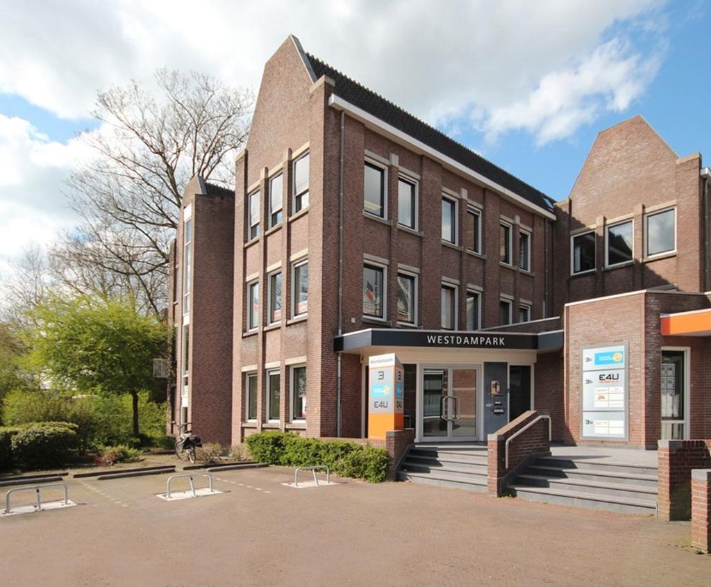 TE HUUR: Westdam 3 B 3441 GA Woerden 475