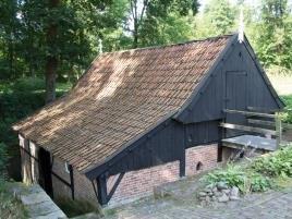 2 Watermolen de Mast Oudste molen Dit is de oudste nog werkende watermolen in Twente. In 1433 was de Mastesmolen gepacht door ene Reynolt van Coevorden en in het bezit van de bisschop van Utrecht.