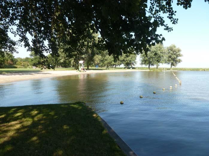 Figuur 2-8a Zwemzone bij Dorregeest (2013) Figuur 2.8b Zwemzone bij de Hoorne (2013) Figuur 2-8c: Zwemzone bij Dorregeest (okt. 2016). Figuur 2.8d Zwemzone bij de Hoorne (okt.