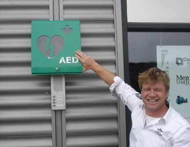 AED s op het bedrijventerrein In Nederland krijgt jaarlijks één op de 1.000 inwoners een hartstilstand. In een gebied als Twente, met meer dan 650.000 inwoners, zijn dat er dus meer dan 650 per jaar.
