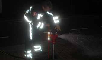 De brandweer oefent regelmatig De brandweer oefent 1 of 2x per jaar bij een bedrijf op het bedrijventerrein. Op 23 september 2013 was dat bij het bedrijf Vonder Interieur.