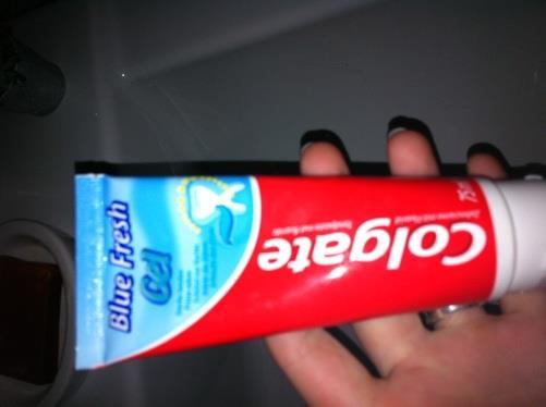 Tandpasta: Deze tandpasta gebruik ik, omdat deze geen hele sterke smaak heeft, maar wel erg