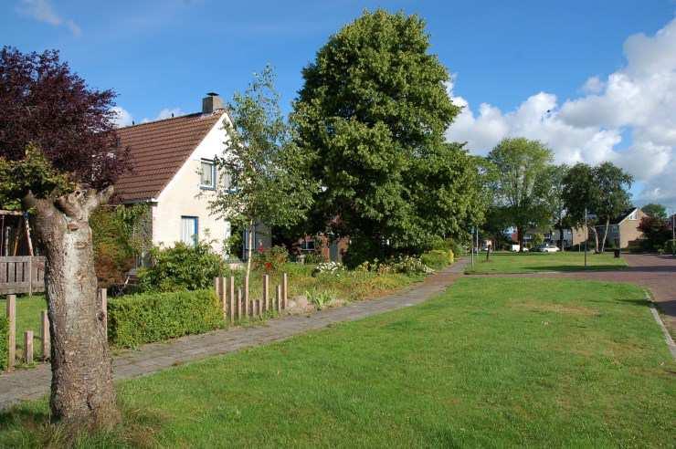 Mooi uitzicht en optimale privacy Deze woning staat op een mooi hoekperceel met fraai uitzicht over op de aangrenzende groenstrook en tegenoverliggende straat.