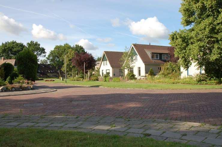 Voorzieningen Het dorp biedt uitstekende voorzieningen waaronder diverse winkels, supermarkten, scholen, restaurants en ontspanningsmogelijkheden.