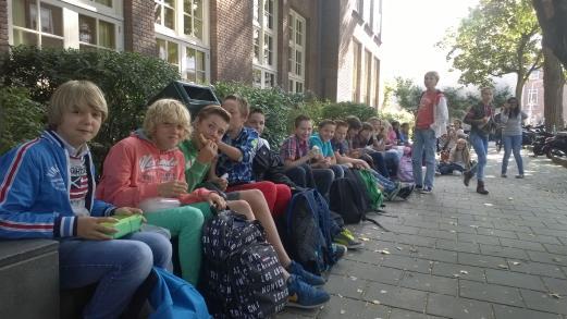 Binnenkort ga je naar de middelbare school. Den Haag heeft veel middelbare scholen. Dat is maar goed ook, want je kunt samen met je ouders de school uitkiezen die het best bij jou past.