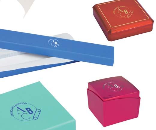 Plastic jewellery presentation boxes are