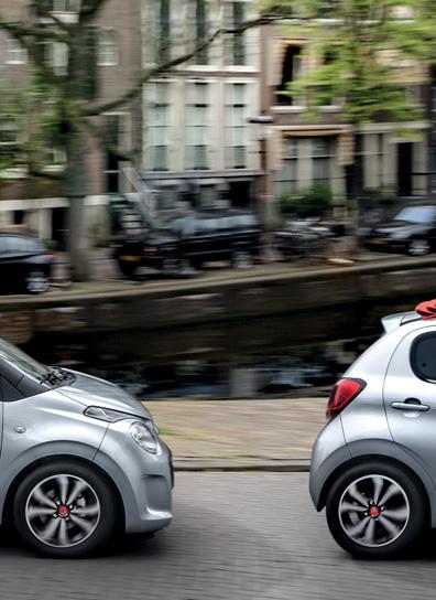 RIJHULPSYSTEMEN ACTIVE CITY BRAKE * Dit systeem activeert automatisch de remmen bij een kans op een