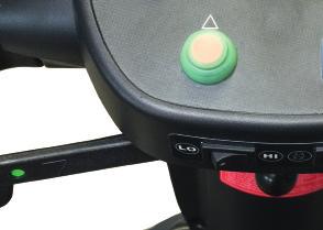 1 10 Fahrhebel Das Elektromobil wird angetrieben, indem der Fahrer den Fahrhebel seitlich an der Instrumententafel bedient.