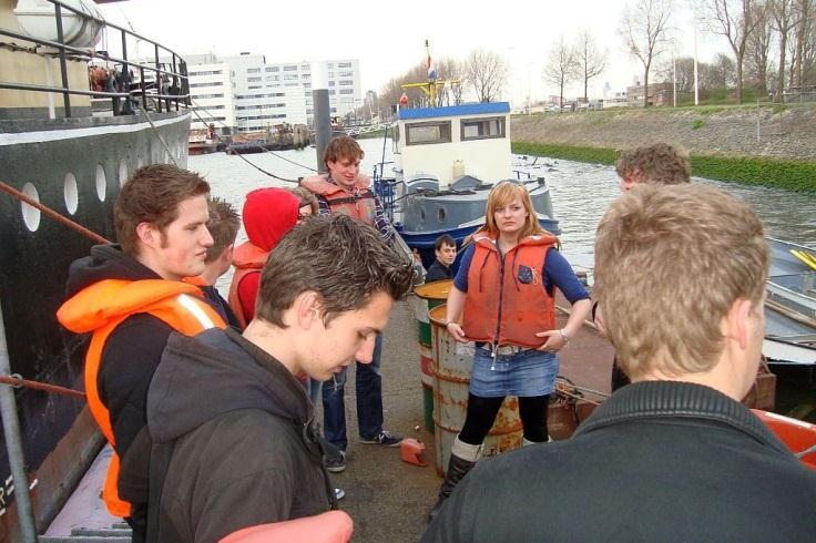 6 Internationale Contacten De bijzondere opzet van de zomerkampen een zeereis naar Engeland en een binnenvaart- Inkomende ISCA kamp op het Brielse meer had gevolgen voor de bezoeken van buitenlandse