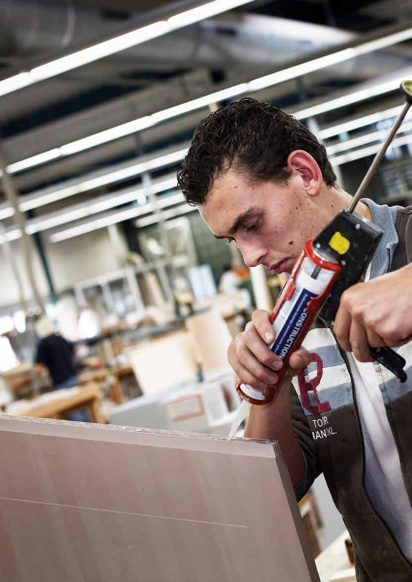 TOPCENTRUM MEUBEL VAN START GEGAAN Werken aan toekomstgericht vakonderwijs 6 ECM, CBM en een aantal scholen hebben een overeenkomst gesloten rondom de Subsidieregeling Regionaal investeringsfonds mbo.