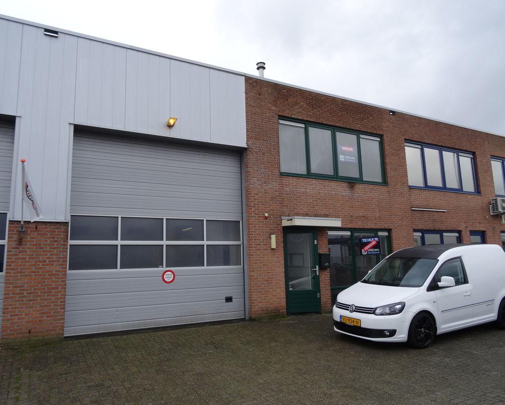 Te koop / te huur Circa 150 m² bedrijfs-/kantoorruimte HOOGVLIET ROTTERDAM Suikerbakkerstraat 36 Koopsom 149.000,- k.k. Huurprijs 925,- per maand excl.