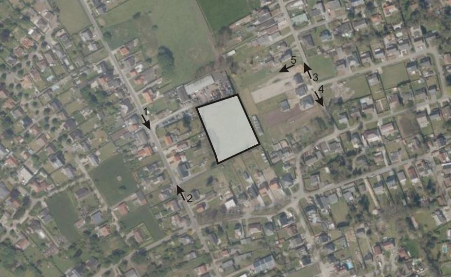 5.6. Deelgebied 5: Medelaar - Zoerselhoek Figuur 37: luchtfoto 2015 Nederzettingstructuur Het plangebied bestaat uit 1 groot onbebouwd perceel dat ingesloten zit tussen de woningen langs de Medelaar,