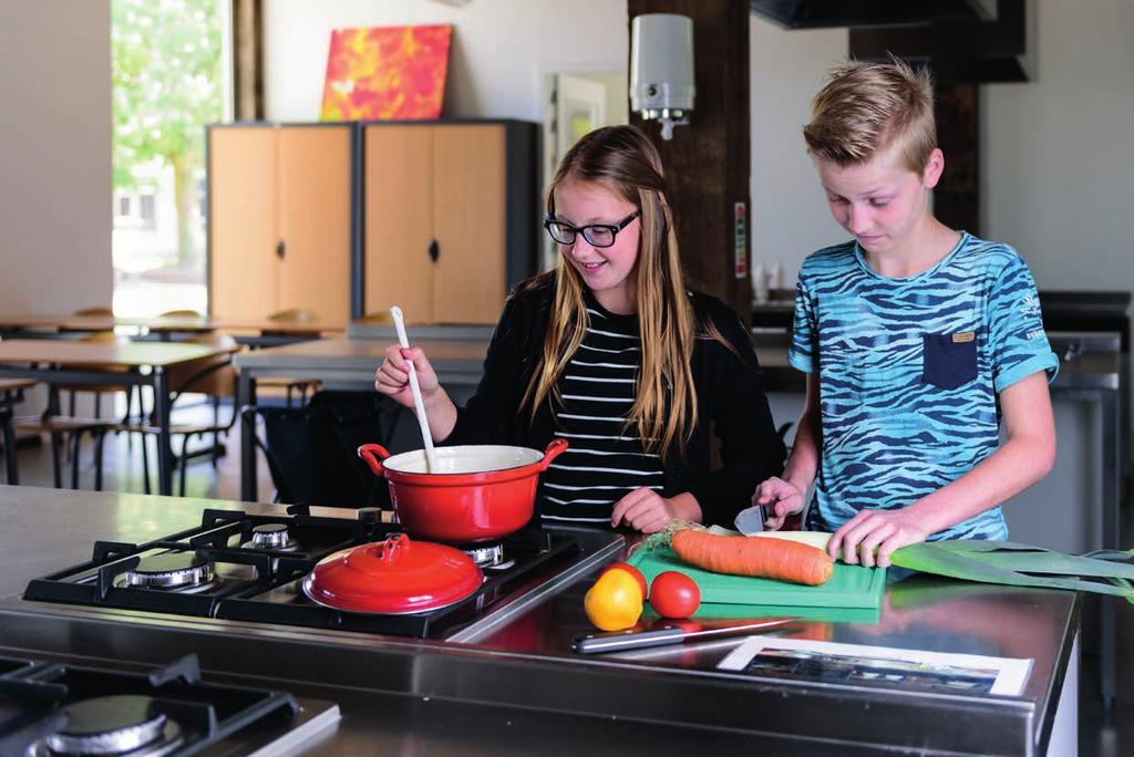 1. Inleiding Het Bouwens is een regioschool voor alle sectoren van het voortgezet onderwijs: vmbo-basisberoepsgericht, kaderberoepsgericht en gemengd theoretisch, havo, atheneum en gymnasium.