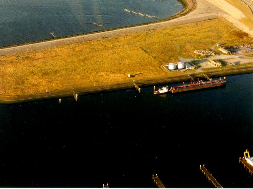 00 m Golfoverslag Buitenwaterstandsafhankelijk debiet Lozing direct aan binnenzijde sluizen Referentie geen