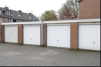 Bijzonderheden: - Gehele woning is voorzien van dubbele beglazing; - Garage van 17m² is niet inbegrepen