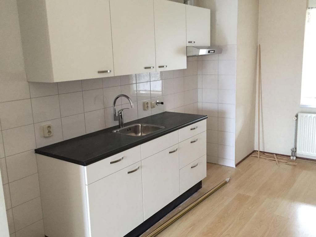 3. Werkzaamheden Werkzaamheden aan de binnenzijde van de woning: o Wanneer uw badkamer en toilet (begane grond) ouder zijn dan 28 jaar, dan worden deze vervangen o Wanneer uw keuken ouder is dan 20