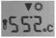 Functies Via de interne temperatuuropnemer registreert de regelaar de ruimtetemperatuur en regelt deze d.m.v. stuurcommando s naar de gewenste waarde. De schakeldifferentie bedraagt 1K.