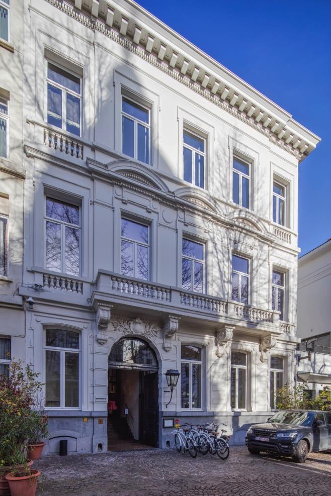 Investeringen 2015 Antwerpen, Graanmarkt 13 - Verwerving premium city high street shop in buurt Schuttershofstraat Antwerpen - Investeringswaarde circa 6 miljoen - Overname aandelen nv
