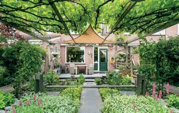 Valeriaan 51, IJsselstein Indeling (2/3) Tuin Aan de voorzijde van de woning is een leuk aangelegde voortuin aanwezig met sierhek, boom, diverse