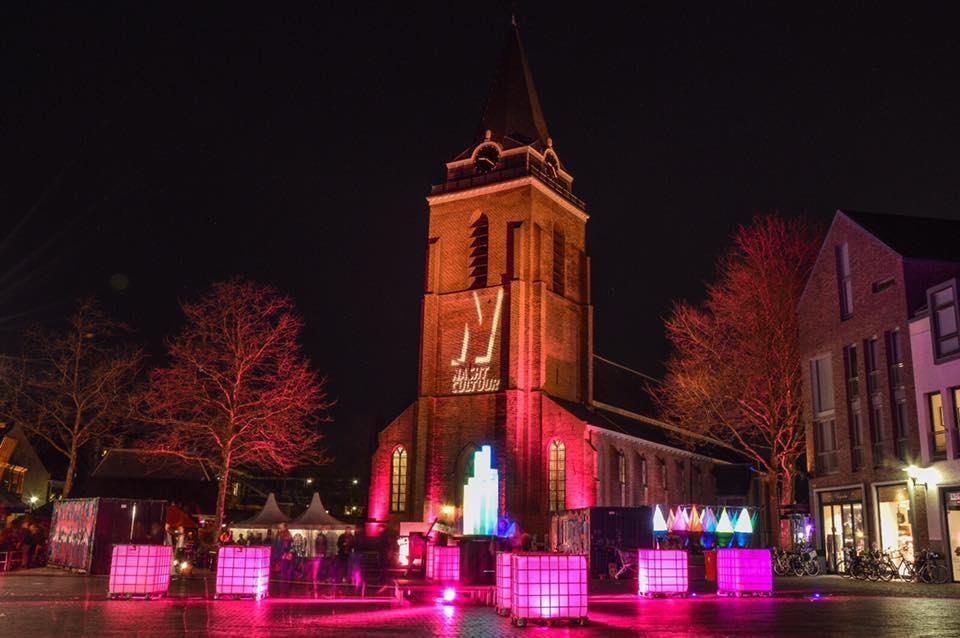 Nachtcultuur is een festival in Woerden die zich inzet voor de kunst en cultuur in de stad. Zo worden er op verschillende plekken kunst aangeboden waar kunstenaars uit woerden mee bezig zijn geweest.