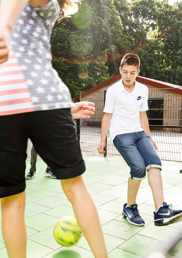 schooljaar wordt de stage ingewisseld voor theorievakken. De begeleiding op de stage gebeurt door een aantal en en wordt gecoördineerd door de stagecoördinator.