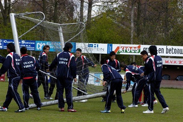 Tijdens dit trainingskamp zal journalisten desgewenst gelegenheid worden geboden tot het afnemen van interviews met spelers, trainers en coaches.