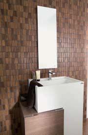 Deze badkuip in doorschijnend plasticryl (180 x 80 cm) is voorzien van apparatuur voor
