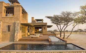 Mokuti Etosha Lodge **** Ligging: Gelegen aan de oostelijke ingang van Etosha Nationaal Park. Ideaal voor het spotten van wilde dieren! Op 2km van de Mokuti landingsbaan.