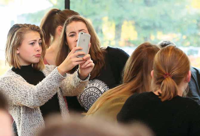 9. Financiële zaken 9.1 Facultatieve bijdrage, het Rythoviuspakket Het Nederlands onderwijs is gesubsidieerd onderwijs.