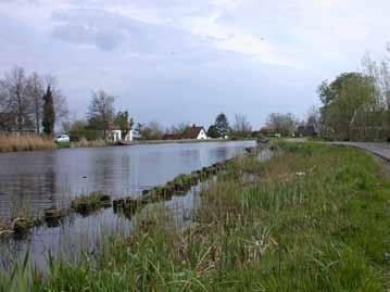 7.7 Nieuwkoopse plassen en omgeving Vanuit het natuurbeleid is in de zone van de Nieuwkoopse plassen ingezet op een robuuste natuurzone, ook wel de groene ruggengraat genoemd.