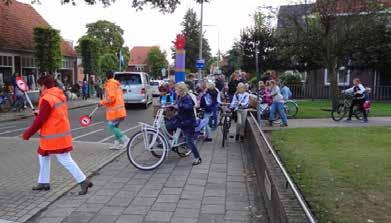 Niet in de laatste plaats omdat ouders ook al zijn ze zich hiervan niet altijd bewust- een belangrijke voorbeeldfunctie voor kinderen vervullen.