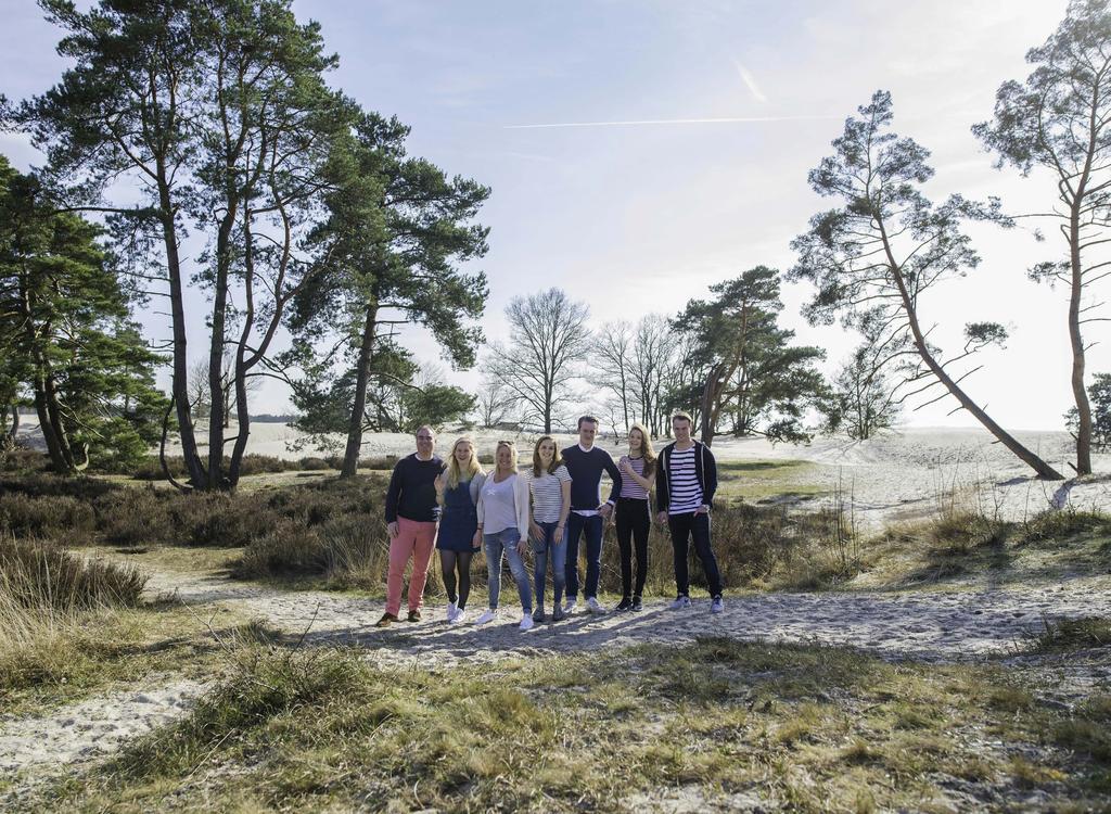 Een paar tips - De locatie Ik heb geen studio en fotografeer altijd op locatie. Kies een locatie waar jij je prettig bij voelt en die je mooi vindt. Hou je van de stad, het bos of het strand?