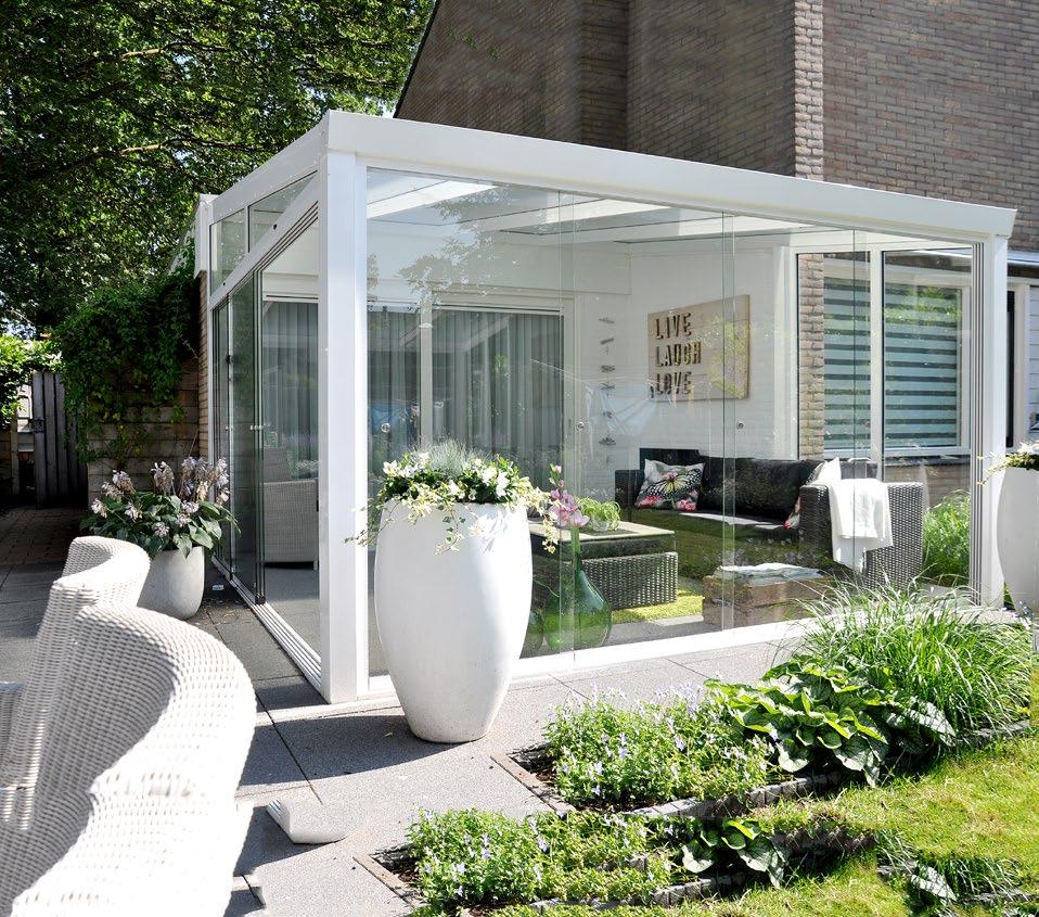 8 mm t/m 700 cm breed Volledige transparantie Met een glasschuifwandsysteem behoudt u het volledige zicht over uw tuin.