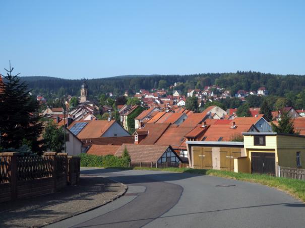 Wandelweg (LAW) Rennsteig te bereiken. De Rennsteig doorkruist het hele Thüringer Wald en wordt gezien als een van de mooiste Duitsland routes.