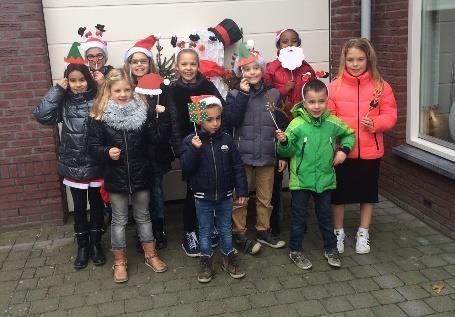 hebben alle leerlingen en leerkrachten van BS de Wilsdonck het jaarlijkse kerstfeest gevierd. We zijn begonnen met een overheerlijk ontbijt met de mooiste en lekkerste creaties.