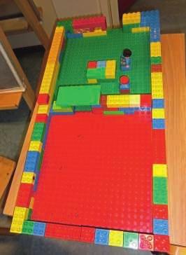 groep 1 en 2 DEEL 4 Spelen in hoeken activiteit 4 Een klaslokaal van Duplo, Lego of blokken Materiaal voldoende Duplo, Lego of blokken Voorbereiding Zorg voor