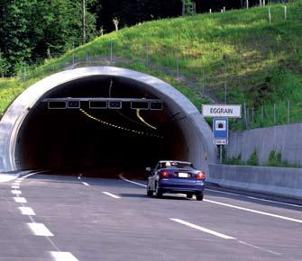 Achtergrond Deze autoweg, door de stad Zürich, is de verbinding tussen de A1 Zürich- Bern, de A3 Zürich-Chur en de belangrijke, door Centraal Zwitserland aangelegde, A4 Knonaueramt.