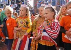 Visie voor Marken op de Toekomst (12/20) Speerpunten Jeugd Jeugd voelt zich thuis op Marken Tegengaan wegtrekken van jeugd door Marken als woon- en verblijflocatie aantrekkelijker te maken (onder