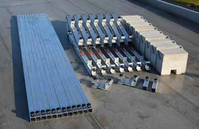 De bijbehorende ballastblokken van 22,5 kg per stuk zijn vervaardigd uit beton en voorzien van een aluminium beugel.