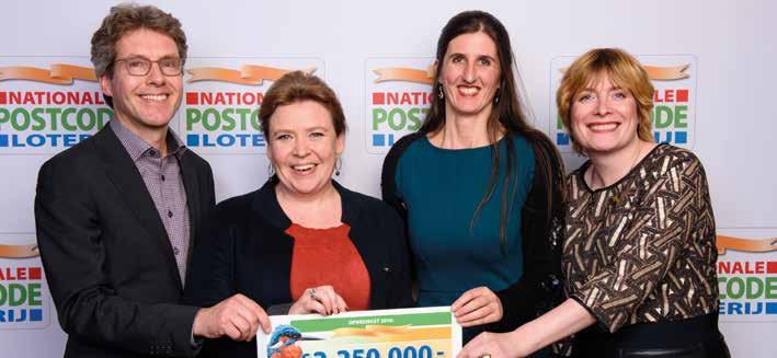 Foto: Roy Beusker Fotografie Op de foto (van links naar rechts): Joris Hogenboom (Voorzitter De Natuur en Milieufederaties), Margriet Schreuders (Hoofd Goede Doelen Postcode Loterij), Sonja Sars