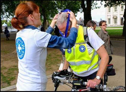 49 op London waar enkelen zichzelf vereeuwigen met een selfie, een stipje in de verte: de Big Ben. Het einde is in zicht.