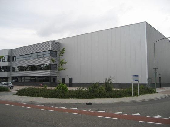 VRIJBLIJVENDE PROJECTINFORMATIE TE HUUR Pieter Zeemanweg 131 te Dordrecht Object Te huur, totaal ca. ca. 1.752 m² bedrijfshal en ca.